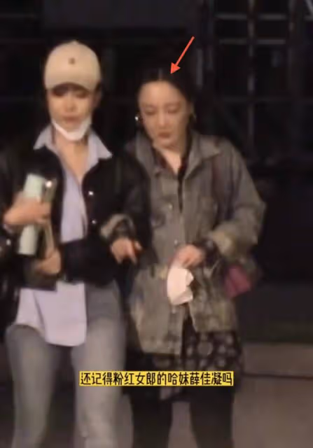 胡歌44歲前任露面，髮際線上移腦門發光仍美，曾患抑鬱症出家禮佛