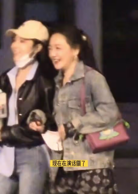 胡歌44歲前任露面，髮際線上移腦門發光仍美，曾患抑鬱症出家禮佛