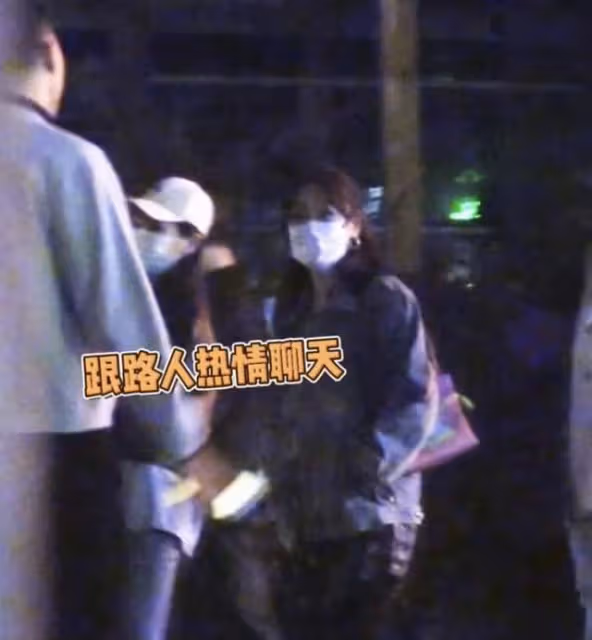 胡歌44歲前任露面，髮際線上移腦門發光仍美，曾患抑鬱症出家禮佛