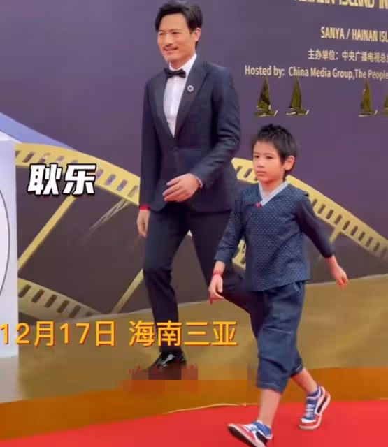 耿樂罕攜兒子走紅毯！愛子五官精緻帥氣十足，孩子生母被曝是演員