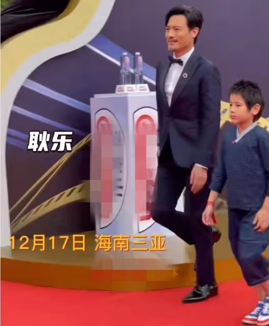 耿樂罕攜兒子走紅毯！愛子五官精緻帥氣十足，孩子生母被曝是演員