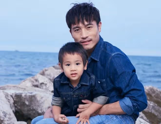 耿樂罕攜兒子走紅毯！愛子五官精緻帥氣十足，孩子生母被曝是演員