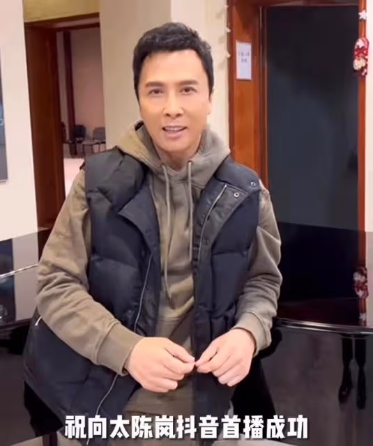 向太直播首秀獲眾星祝福，56歲鞏俐神采飛揚，自稱要搬小板凳觀看