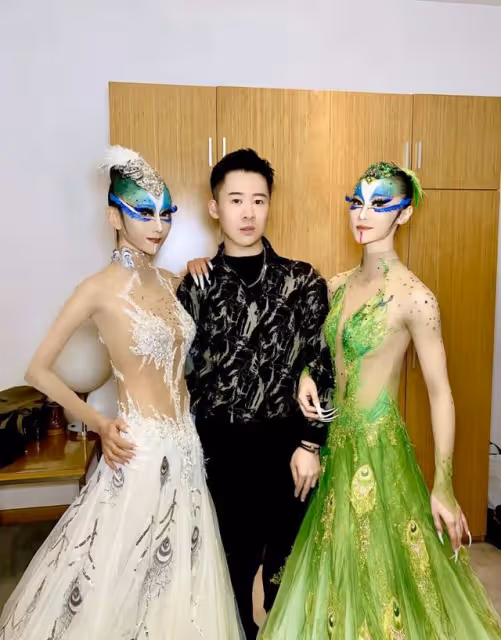 楊麗萍疑患新冠仍登台演出！咳嗽頭痛渾身乏力，走路摔倒需人攙扶