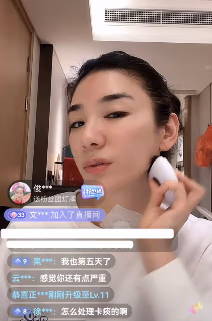 黃奕確診新冠仍直播，自嘲發燒到快大火收汁了，用刮痧緩解鼻塞