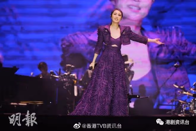 楊千嬅哽咽認今次開個唱不容易！曾匿入房喊被兒子發現