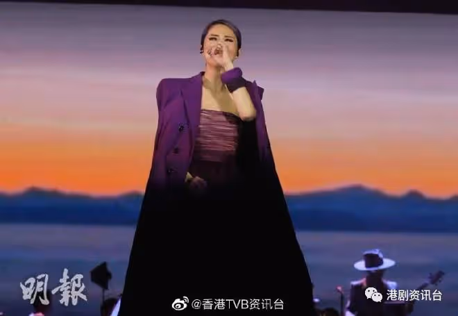 楊千嬅哽咽認今次開個唱不容易！曾匿入房喊被兒子發現