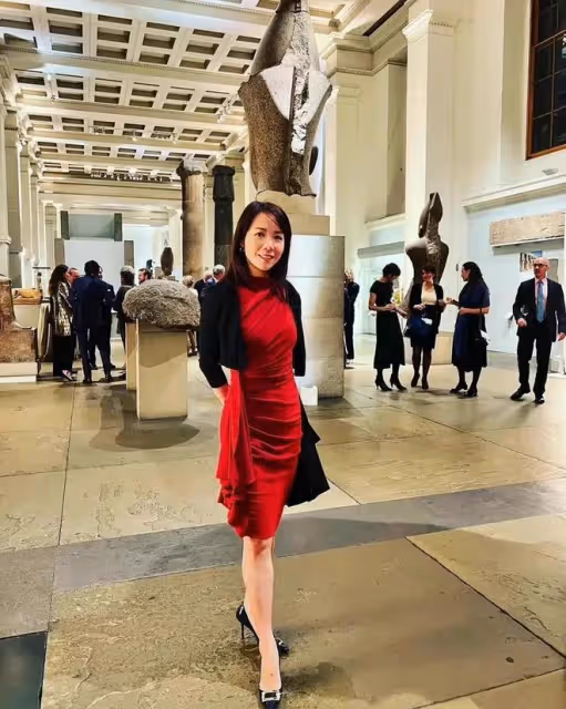 豪門棄女劉秀盈曬父親劉鑾雄送的花，卻被嘲笑：不如你妹十億豪宅