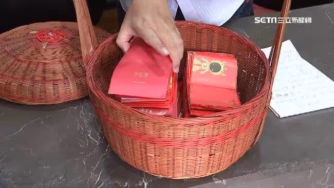 堅持要拿聘金，婆婆不甘願勉強掏12萬臭臉到底，兩家互不相讓媳婦親自出馬安撫：換28年自由