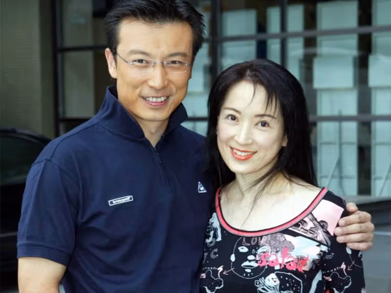 57歲龔慈恩容顏老去，歷經2次婚姻失敗，育兒觀念發生變化 兒女雙全罕見曝光，兒帥氣十足，女清新脫俗