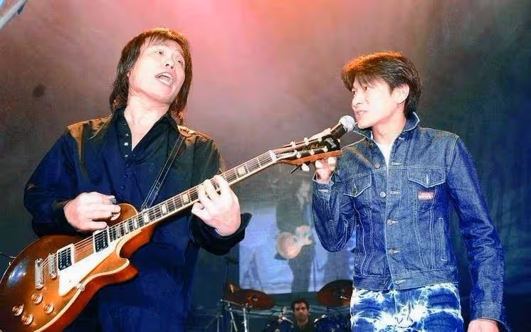 伍佰55歲妻子近照曝光，妻子相貌平平一生無子女，卻被他獨寵28年： 真正的愛情，是靈魂的相互吸引.