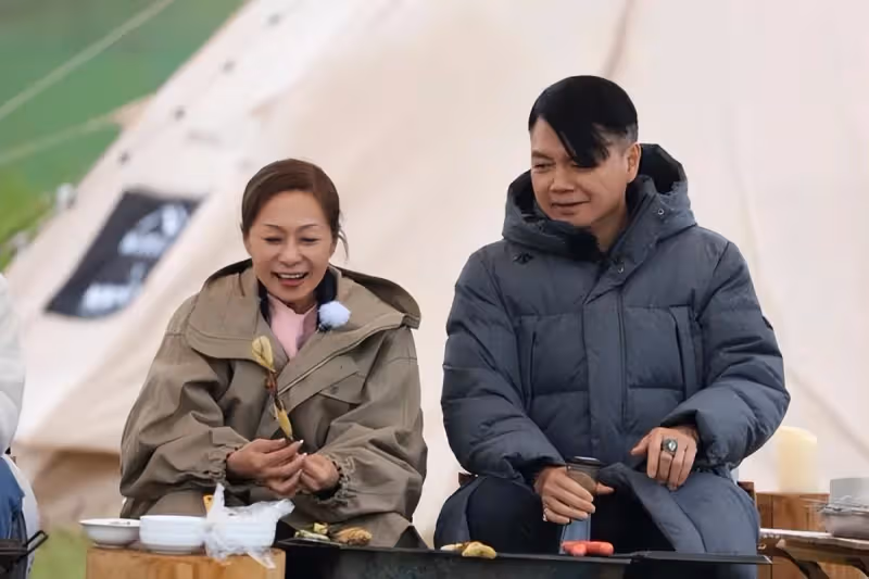 一見鍾情！男星為妻治病「耗盡家產」恩愛18年　卻在60歲「官宣離婚」妻子痛哭：沒辦法接受