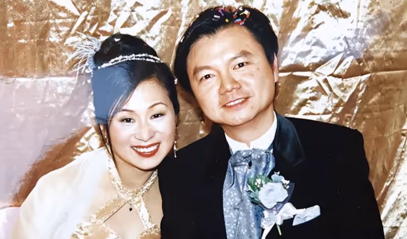 一見鍾情！男星為妻治病「耗盡家產」恩愛18年　卻在60歲「官宣離婚」妻子痛哭：沒辦法接受