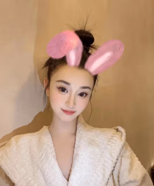 吳秀波小三陳昱霖罕曬精緻美照，自認內心強大，告別過往疑欲復出
