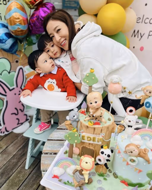 楊怡羅仲謙為1歲兒子慶生，弟弟正面照首次曝光，活潑愛笑像爸爸