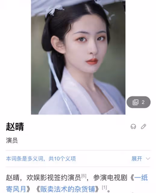 許凱戀情曝光，女友沖向其懷抱並甜蜜牽手，在酒店共處近24個小時