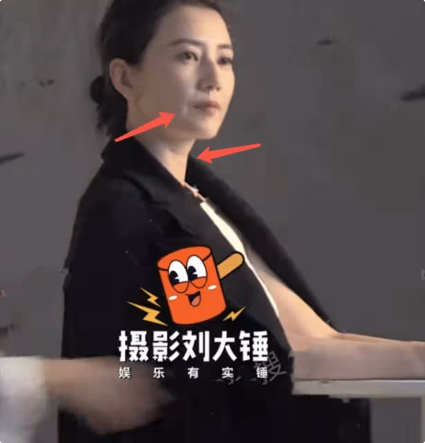 43歲高圓圓事業家庭雙豐收，半個月里接3個廣告，肌膚鬆弛顯疲憊