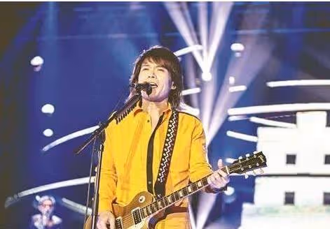 伍佰55歲妻子近照曝光，妻子相貌平平一生無子女，卻被他獨寵28年： 真正的愛情，是靈魂的相互吸引.
