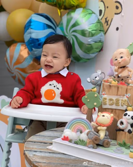 TVB視後為兒子慶祝1歲生日！小傢伙正面照罕見曝光，被指太像爸