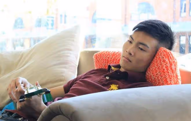 何超雲感情升溫，和未婚夫秀恩愛，在海邊畫上愛心大圖案