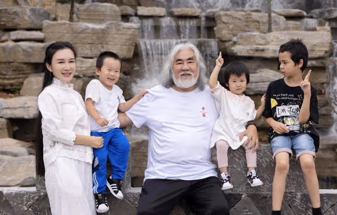 40歲杜星霖確診新冠，兒子發燒驚厥，71歲張紀中照顧妻兒未被感染