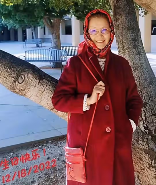姜黎黎穿41年前舊衣慶生！68歲身材仍苗條，美國養老住別墅很愜意