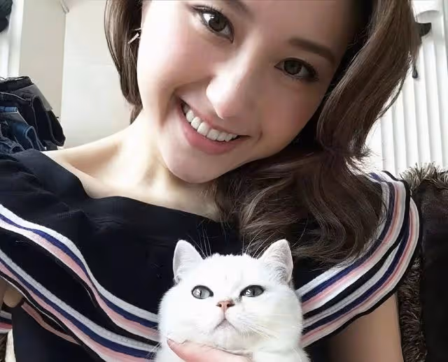恭喜！賭王千金將和消防員男友結婚，被傳包養TVB男星引熱議