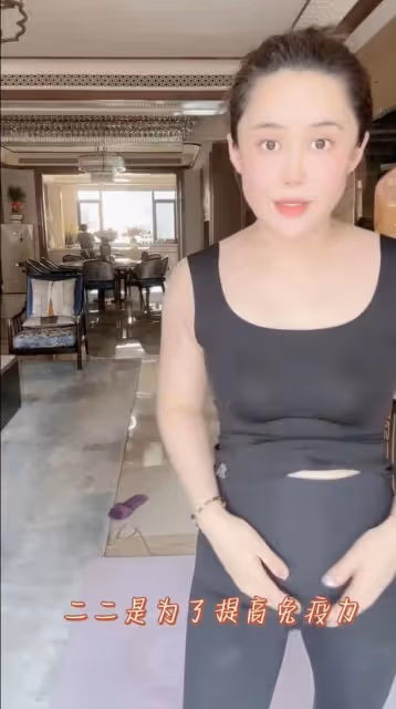 曝長貴小19歲老婆懷二胎！白嫩豐腴孕肚突出，塗指甲喝白酒引爭議