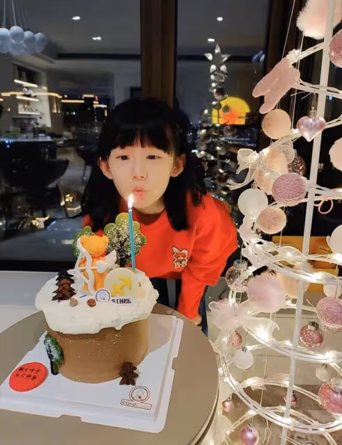 陸毅小女兒美得太驚艷！11歲生日瘦出瓜子臉，高顏值神似林允兒
