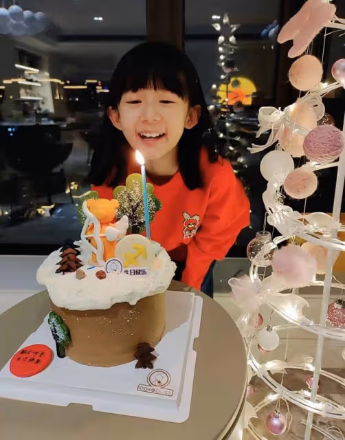 陸毅小女兒美得太驚艷！11歲生日瘦出瓜子臉，高顏值神似林允兒