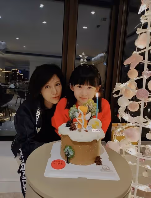 陸毅小女兒美得太驚艷！11歲生日瘦出瓜子臉，高顏值神似林允兒