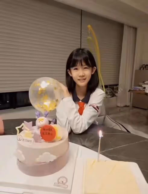陸毅小女兒美得太驚艷！11歲生日瘦出瓜子臉，高顏值神似林允兒