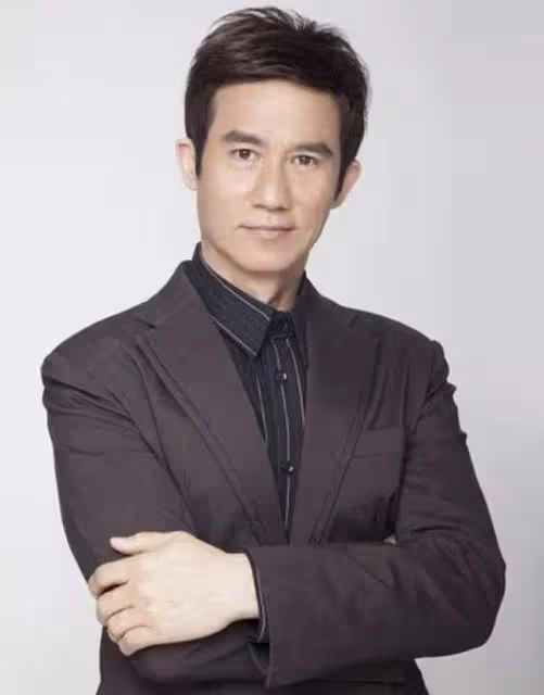 63歲港星李子雄患新冠，4歲兒子暖心送餐，定居內地住宅裝修簡陋