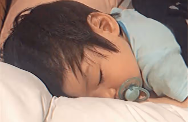 陳妍希曬全家福為6歲兒子慶生，小星星2歲的高清正面照曝光像陳曉