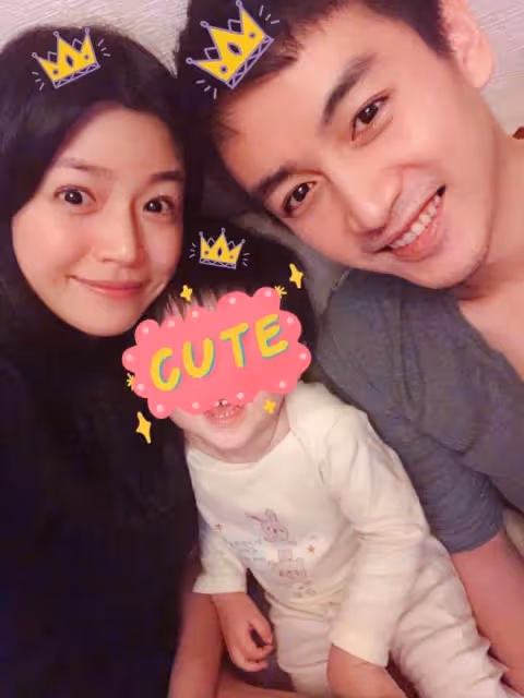 陳妍希曬全家福為6歲兒子慶生，小星星2歲的高清正面照曝光像陳曉