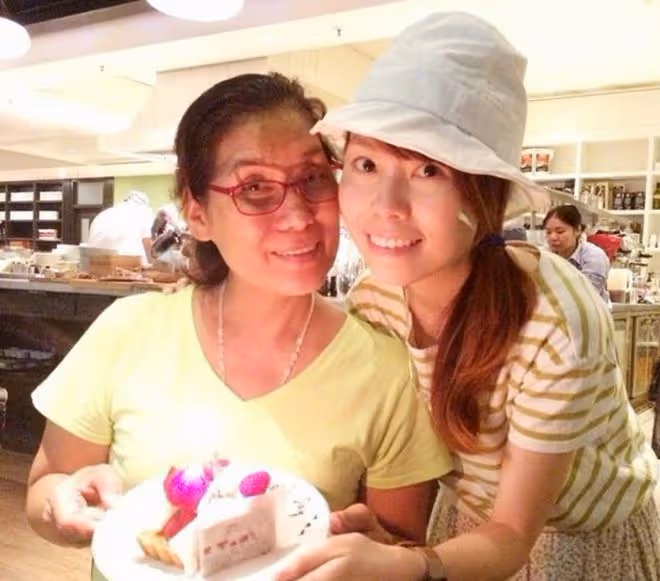 知名港星將榮升岳母，准女婿送面膜眼線筆當聘禮，兩人已相戀15年