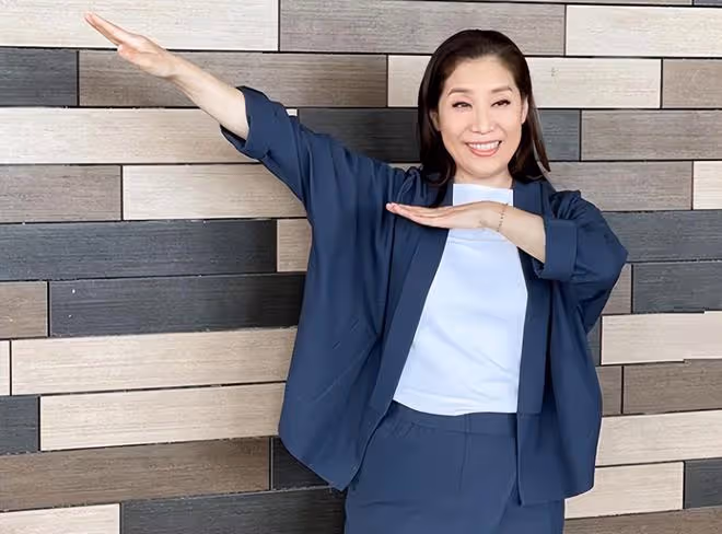 知名港星將榮升岳母，准女婿送面膜眼線筆當聘禮，兩人已相戀15年