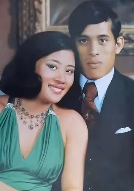 4個老婆30多個嬪妃，女兒妹妹都比他能幹，泰國瑪哈國王幸福躺平