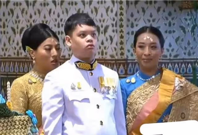4個老婆30多個嬪妃，女兒妹妹都比他能幹，泰國瑪哈國王幸福躺平