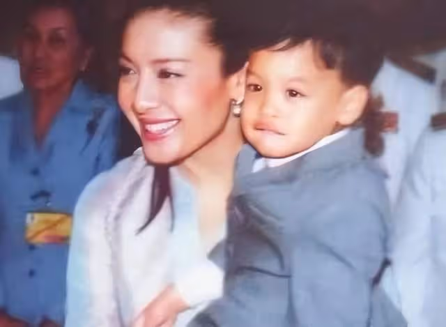 4個老婆30多個嬪妃，女兒妹妹都比他能幹，泰國瑪哈國王幸福躺平