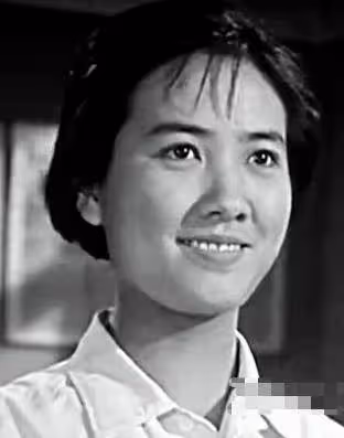 《女飛行員》項菲，陳祖榮被劉曉慶贊漂亮，成30年摯友親密無間