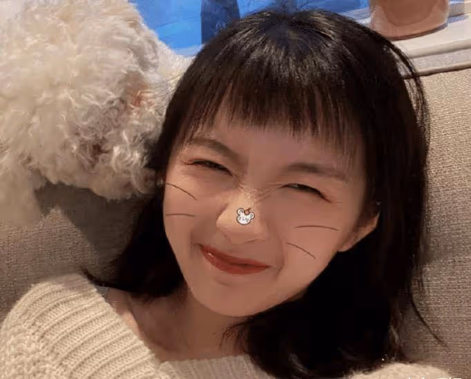 李浩菲跟趙麗穎自拍，粉絲卻說美顏太過了，李浩菲反應太機靈了吧