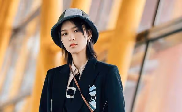公開承認整容，本來是照著楊冪整的，沒想到把自己整成了劉詩詩