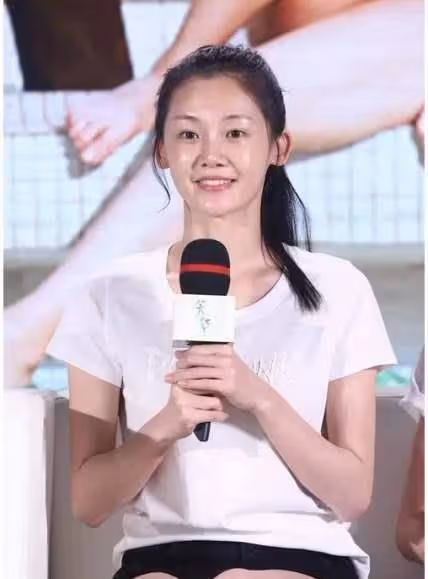 叫「婆婆」過時了，苗苗對鄭愷媽媽的稱呼火了，婆媳關係一目了然