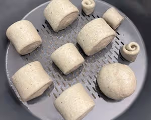 芝麻糊牛奶饅頭，一口一個