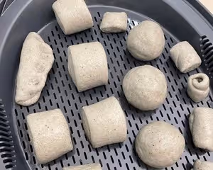 芝麻糊牛奶饅頭，一口一個