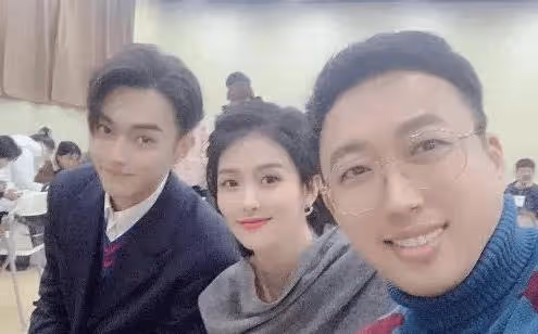 狗仔曝光許凱趙晴戀情後/又說許凱和白鹿在一起過