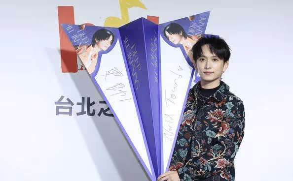 邱鋒澤獻出「舞曲處女秀」！　小賴探班1舉動...驚喊：原來他真的很懂