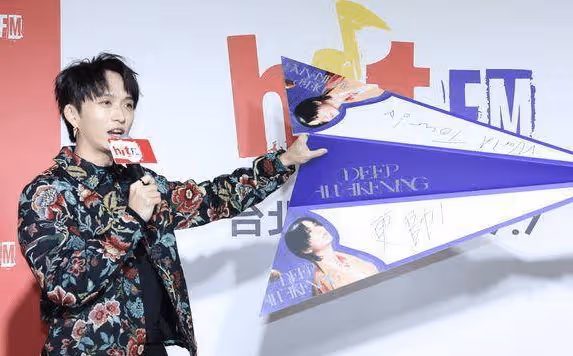 邱鋒澤獻出「舞曲處女秀」！　小賴探班1舉動...驚喊：原來他真的很懂