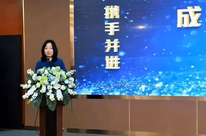 工作日和男領導「運動」，聊天記錄顛覆三觀，女副區長也太火辣了